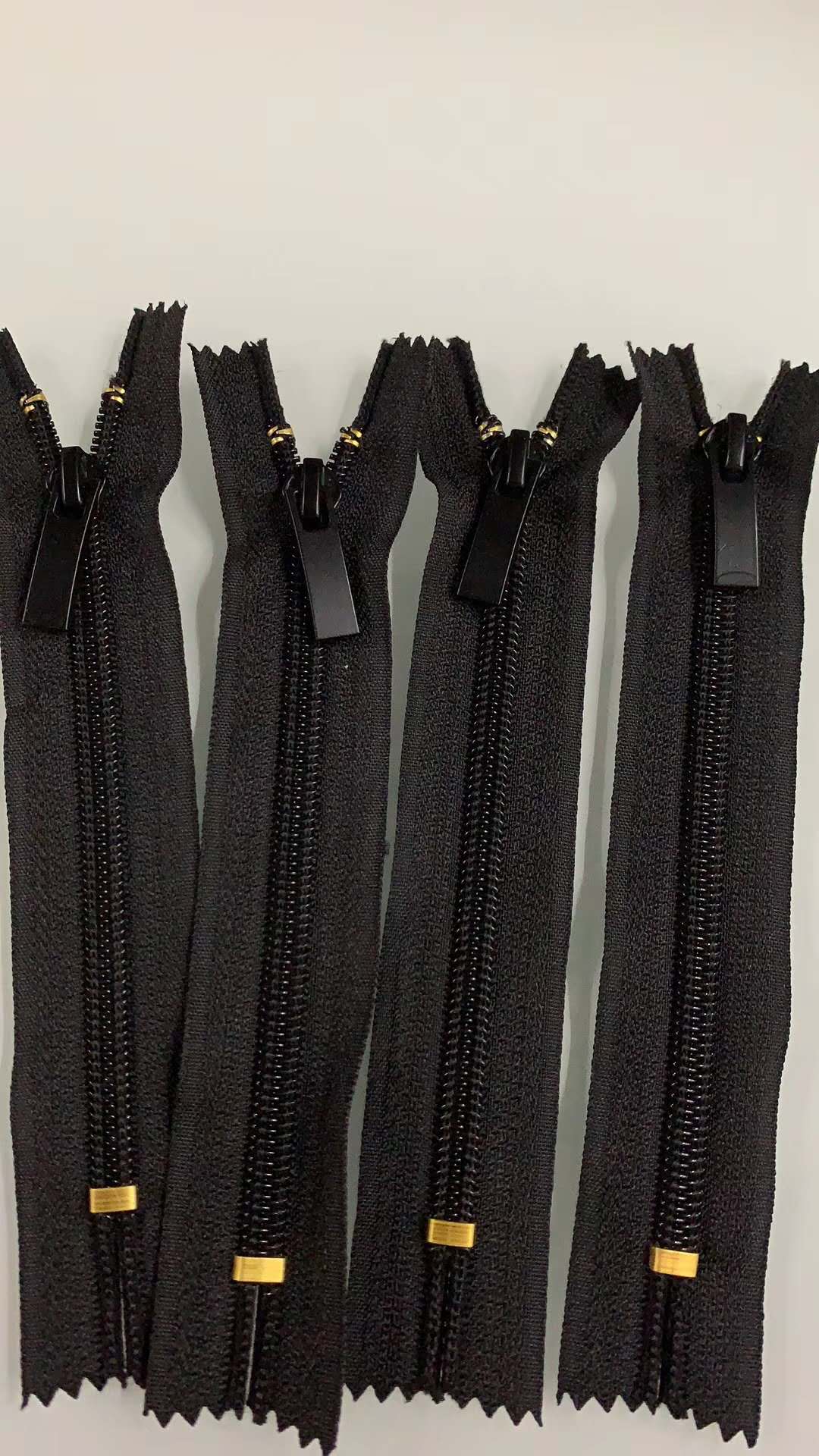 Yiwu Huada Die Casting Hongyu Zipper Factory Direct Sales 7# Nylon Closed Mouth Shoes Zipper