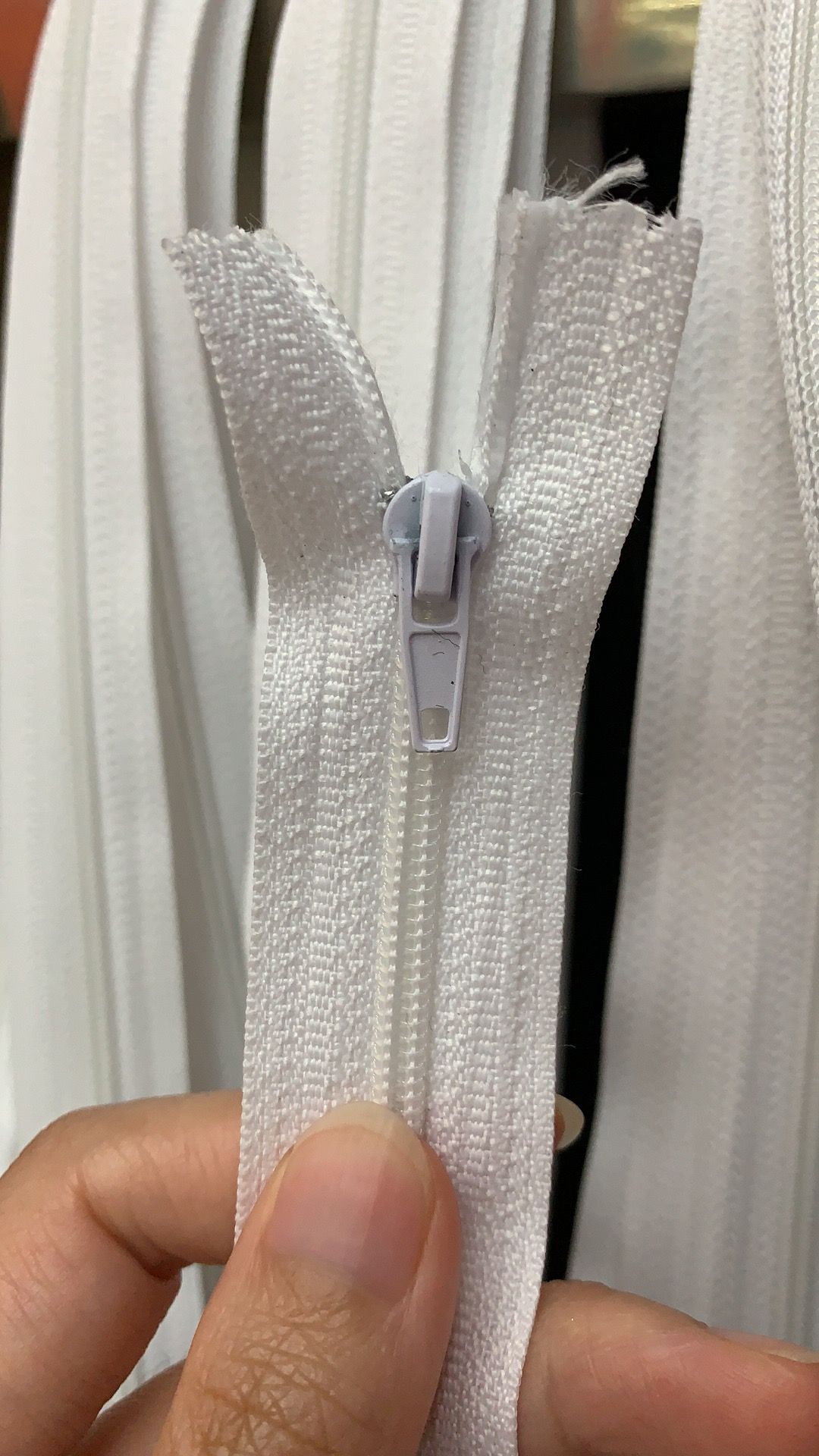 Factory Direct Sales 4# Nylon Closed Automatic Head Zipper