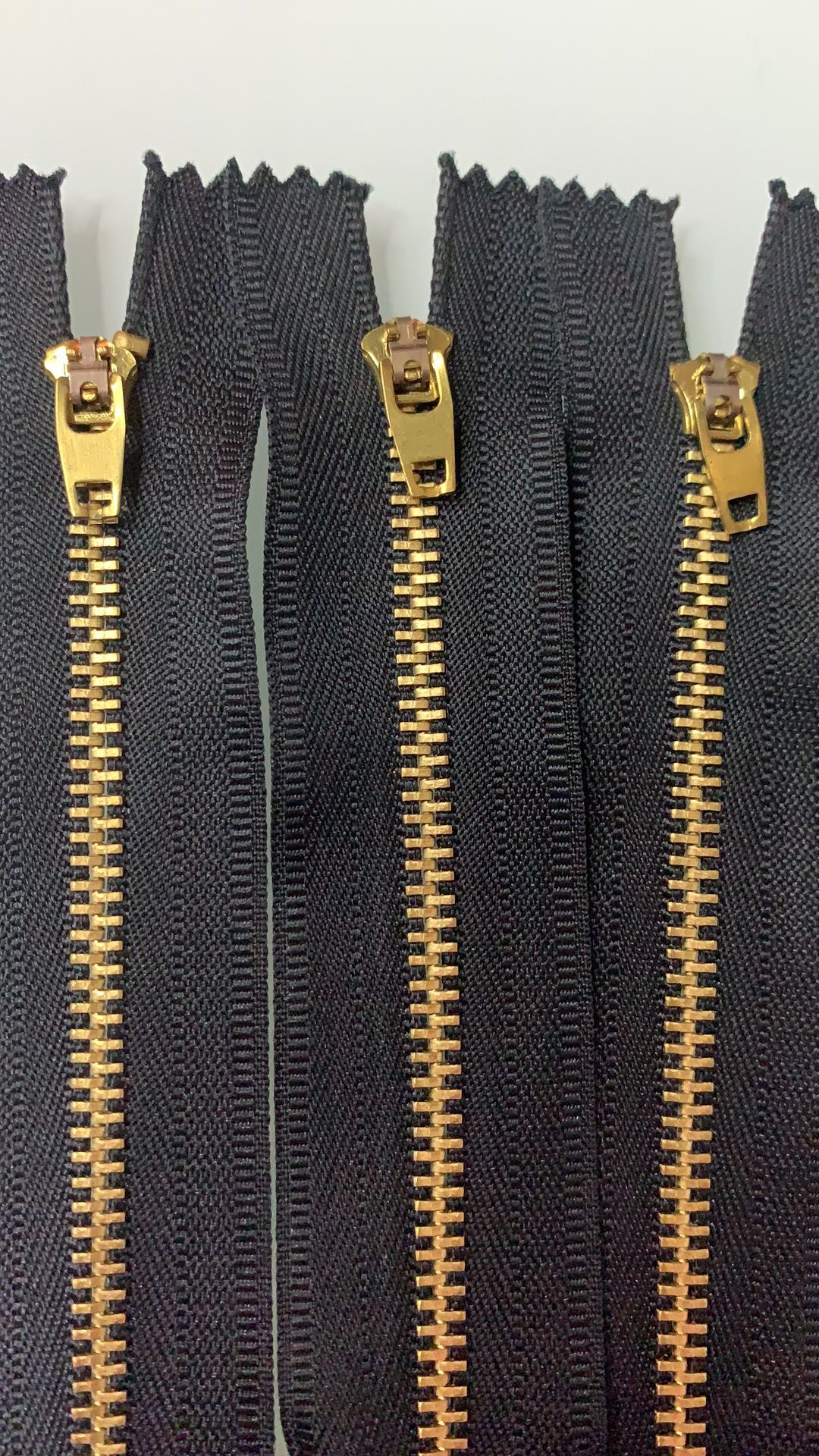 Factory Direct Sales 4# Brass Closed YG Zipper Head