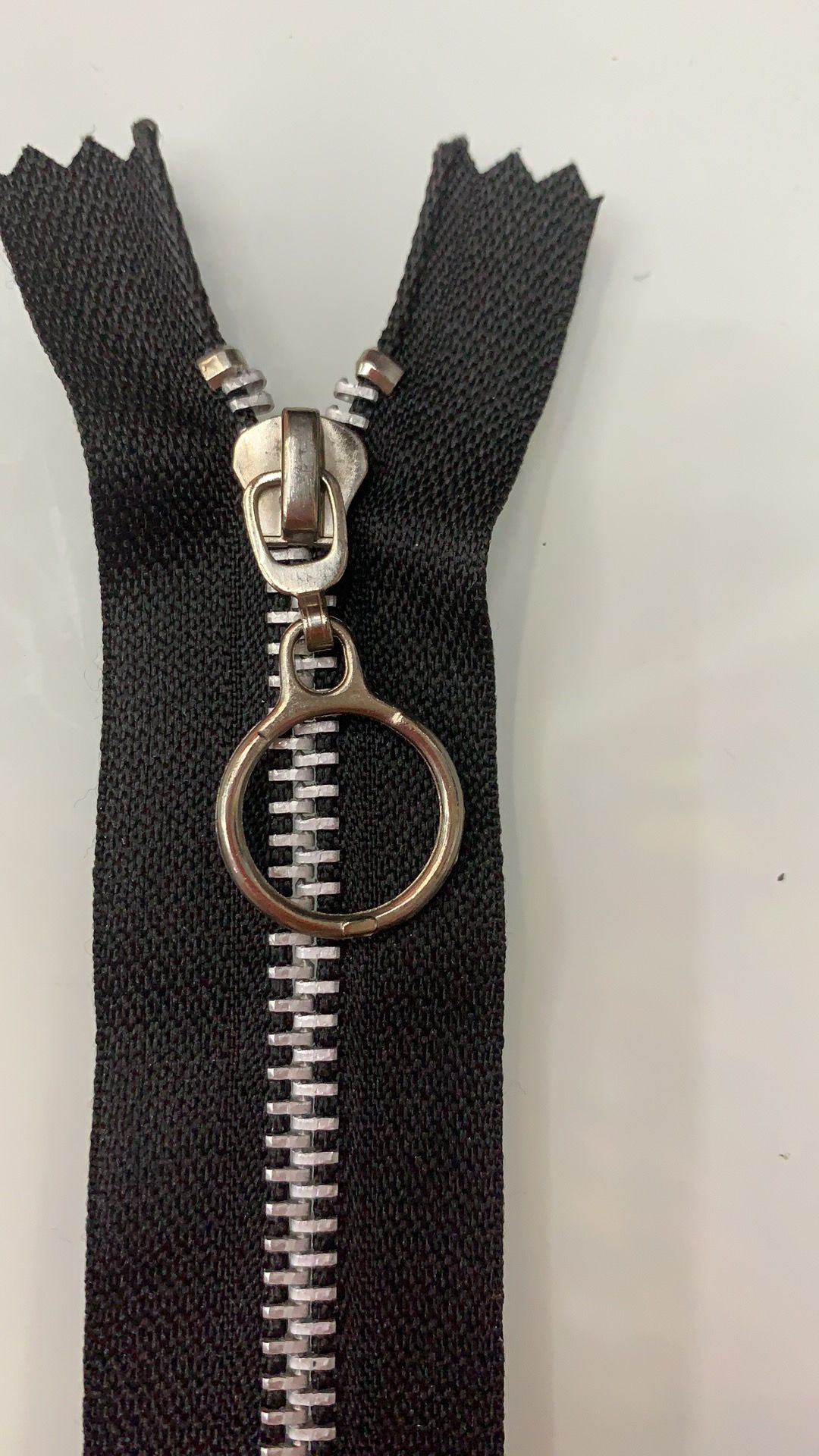 Huada Die Casting Hongyu Zipper Factory Direct Sales 5# White Aluminum Batch Flower Opening Metal Zipper Clothing Zipper