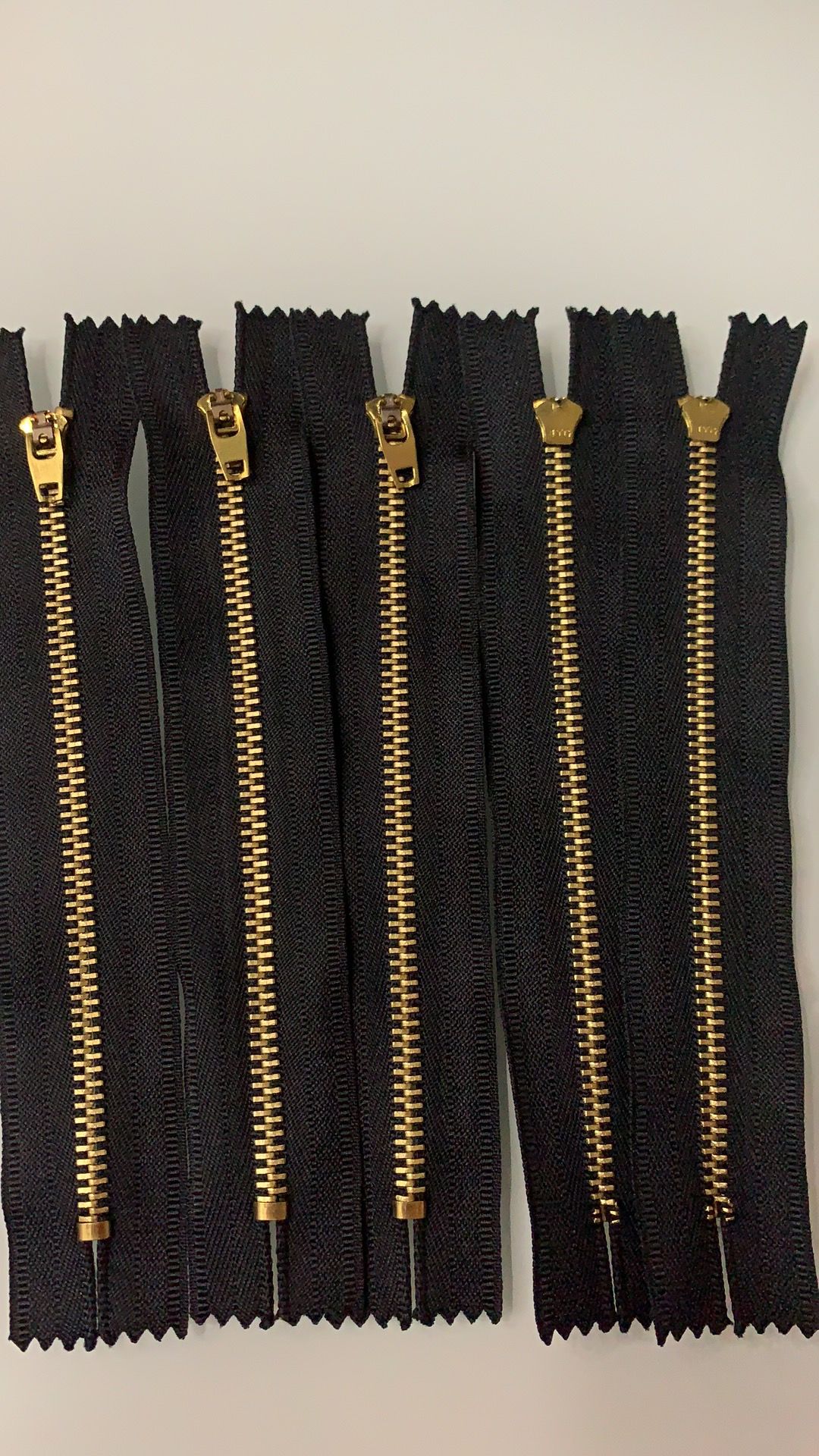 Factory Direct Sales 4# Brass Closed YG Zipper Head