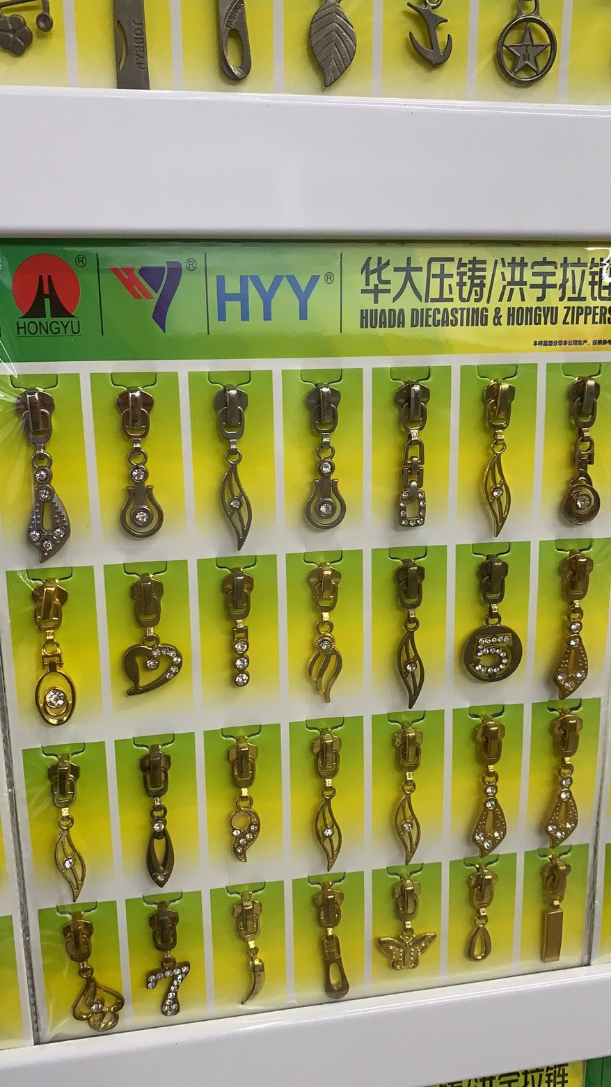 Huada Die Casting Hongyu Zipper Factory Direct Sales 5# Nylon/Resin/Metal Protective Clothing Pull Head 16