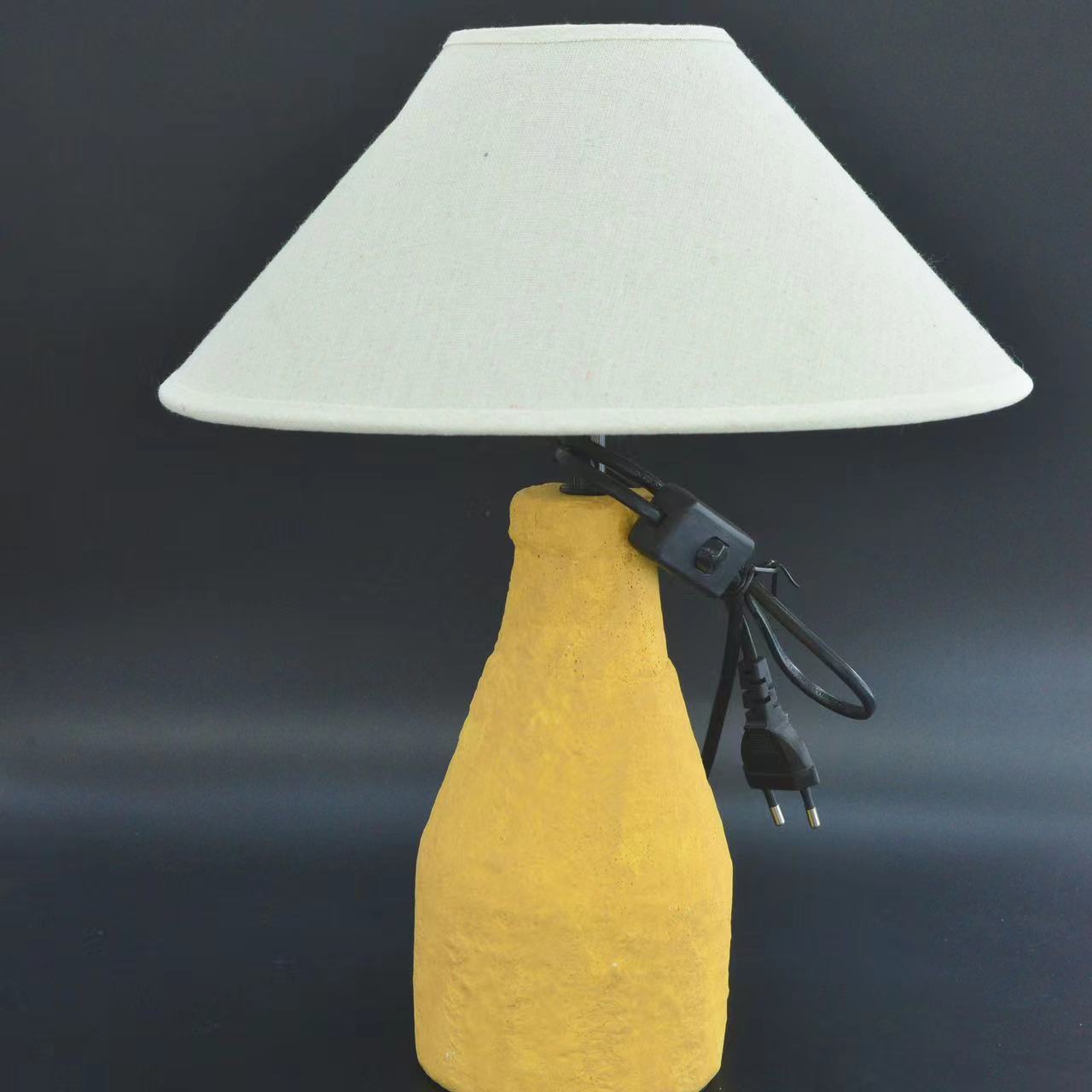 Unique and Novel Color and Light Source Complement Each Other‘s Ceramic Lamp