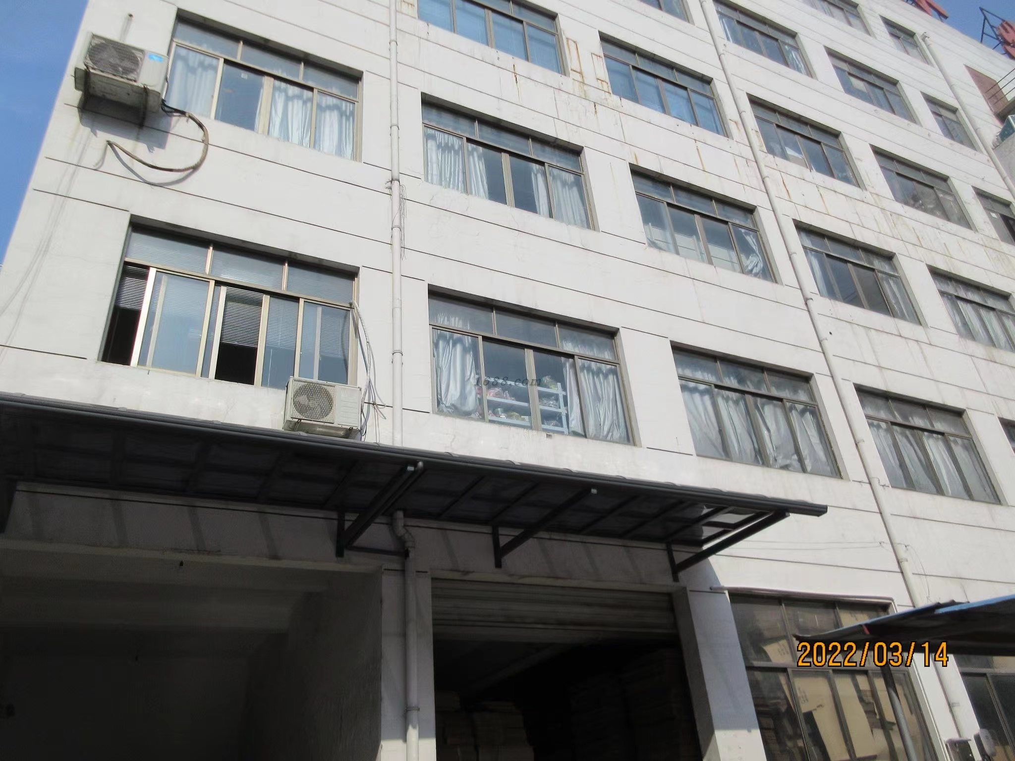 义乌怡慕饰品有限公司是胸针、饰品配件等产品专业生产加工的公司，拥有完整、科学的质量管理体系。义乌怡慕饰品有限公司的诚信、实力和产品质量获得业界的认可。欢迎各界朋友莅临参观、指导和业务洽谈