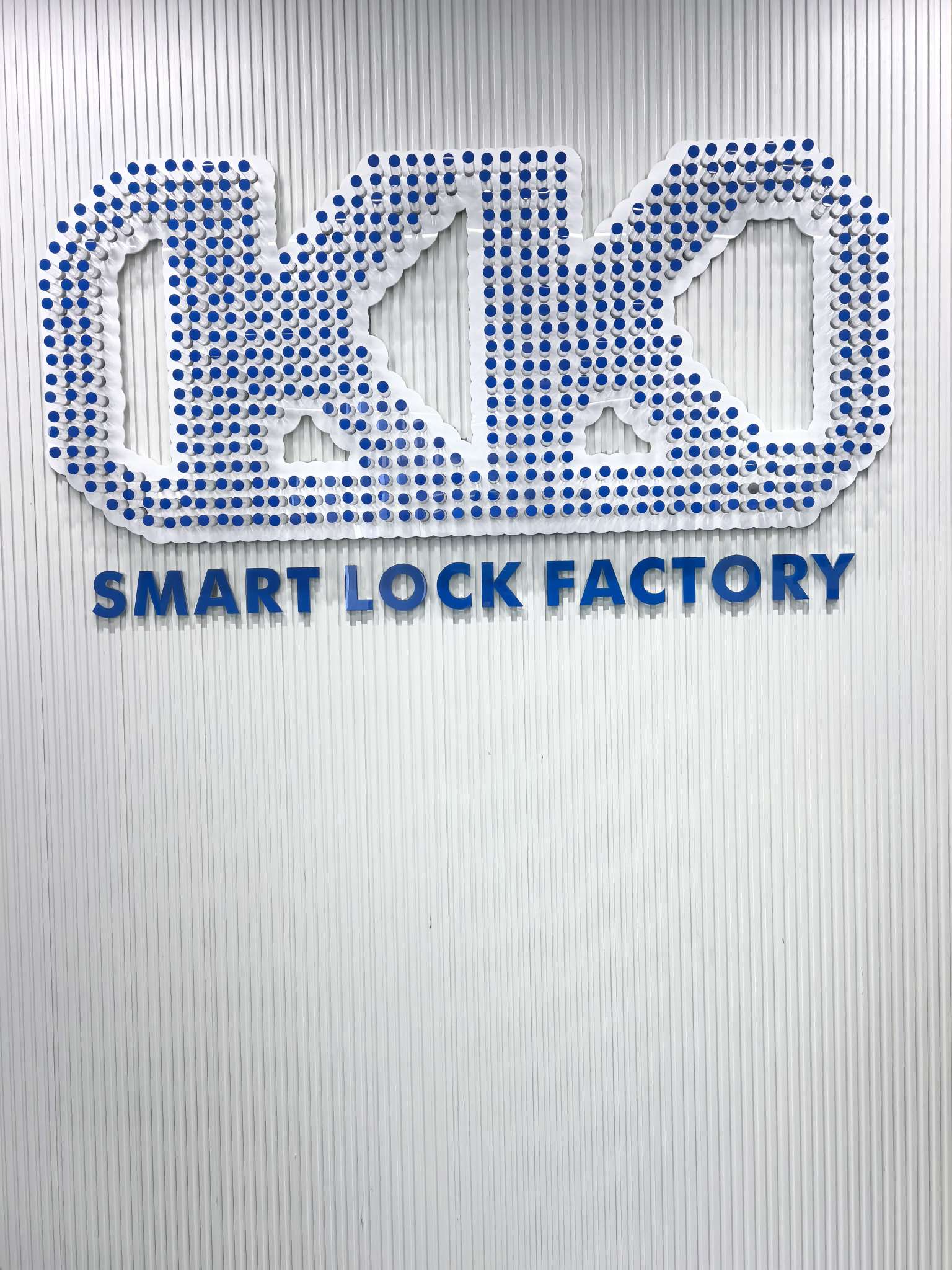 Fuente de la fábrica visión de la empresa: para construir una empresa de cerraduras inteligentes de clase mundial en el futuro gran misión de la empresa: diga adiós a las llaves y abrace la inteligencia; Para los clientes de ultramar para llevar una cerradura inteligente segura y conveniente valores fundamentales: investigación y desarrollo de buenos productos como la piedra angular, buen servicio a los clientes como el centro, puede continuar el desarrollo como el objetivo