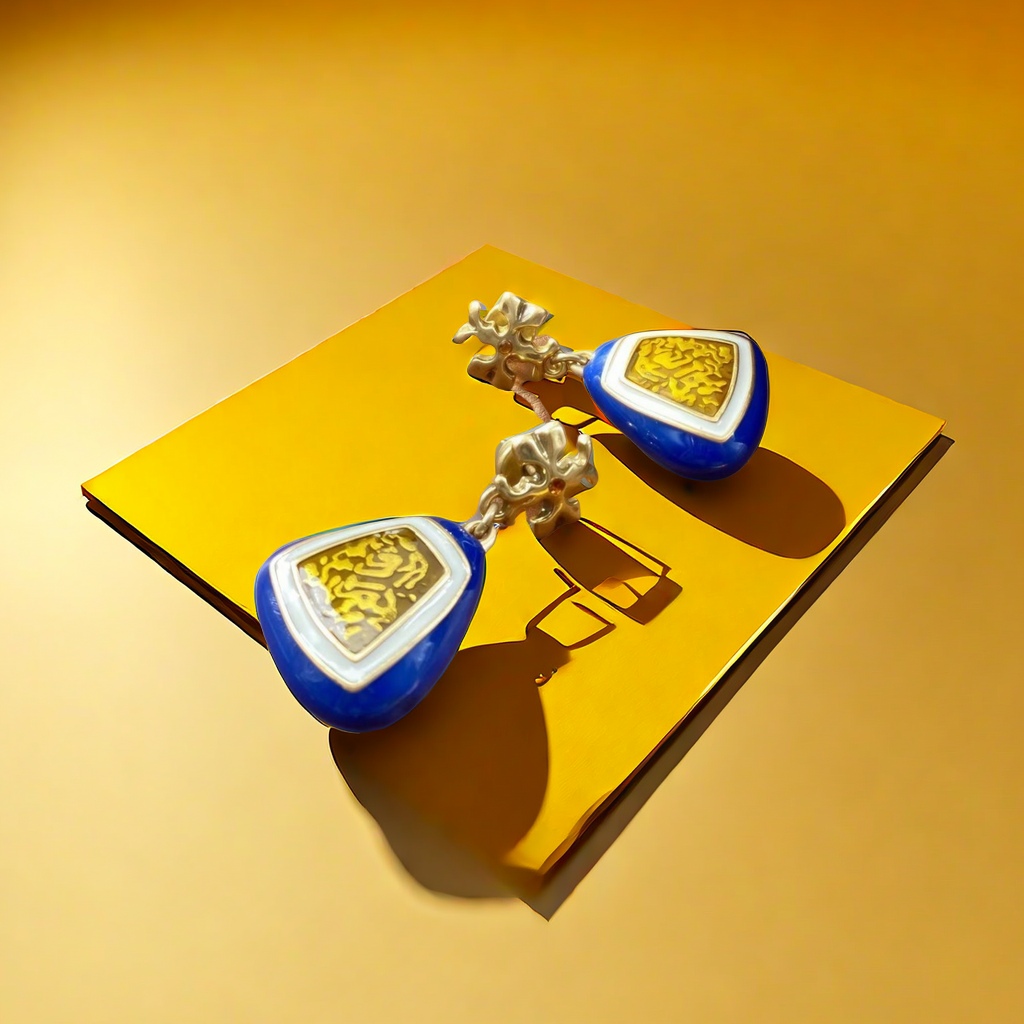 【SUGEBEINI】 Retro court style blue and white contrasting enamel earrings with golden pattern decorative earrings, light luxury and niche artistic French earrings ZEH00044 Specification image