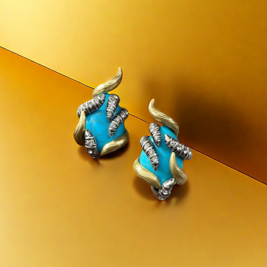【SUGEBEINI】 Retro punk-style turquoise earrings with diamond-encrusted metal claw-shaped design, niche, light luxury, artistic and personalized stud earrings ZEH00045 Application Scenario