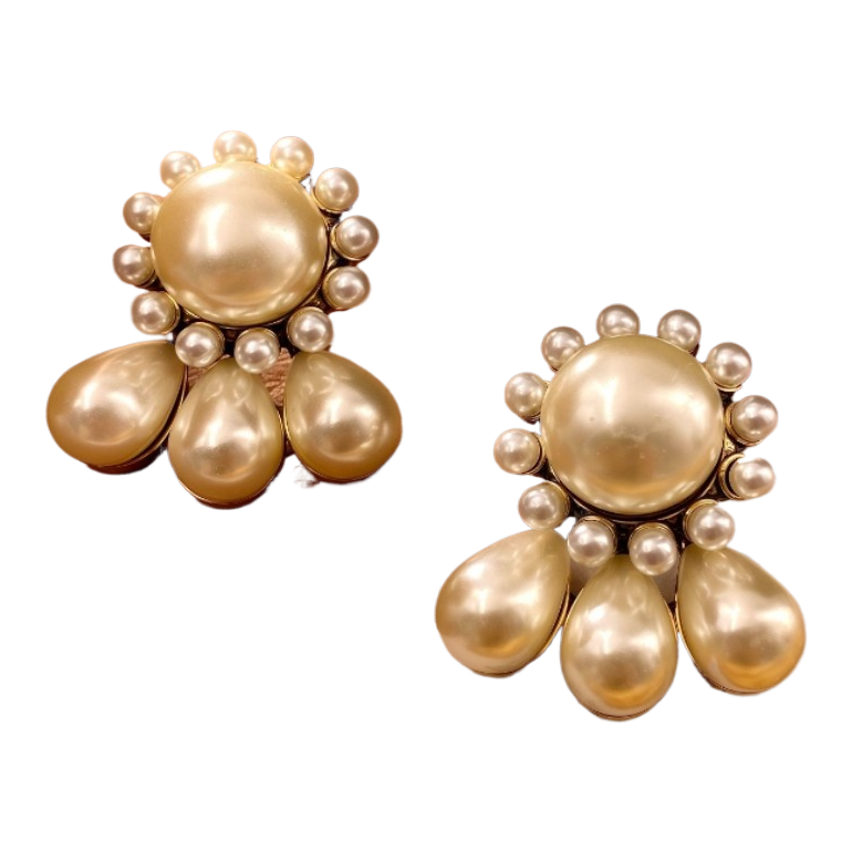 【SUGEBEINI】 Retro court style pearl earrings, multi-layer teardrop pearl exaggerated earrings, light luxury socialite style banquet outfit accessories ZEH00022 Item Picture