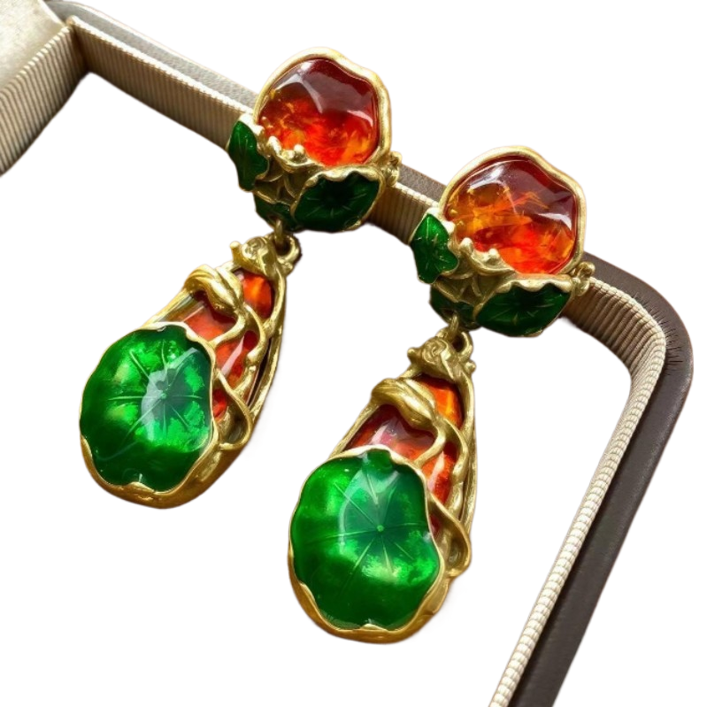 【SUGEBEINI】 Retro enamel lotus leaf earrings, red and green contrasting gemstone earrings, light luxury court style, artistic and niche earrings ZEH00037 Item Picture