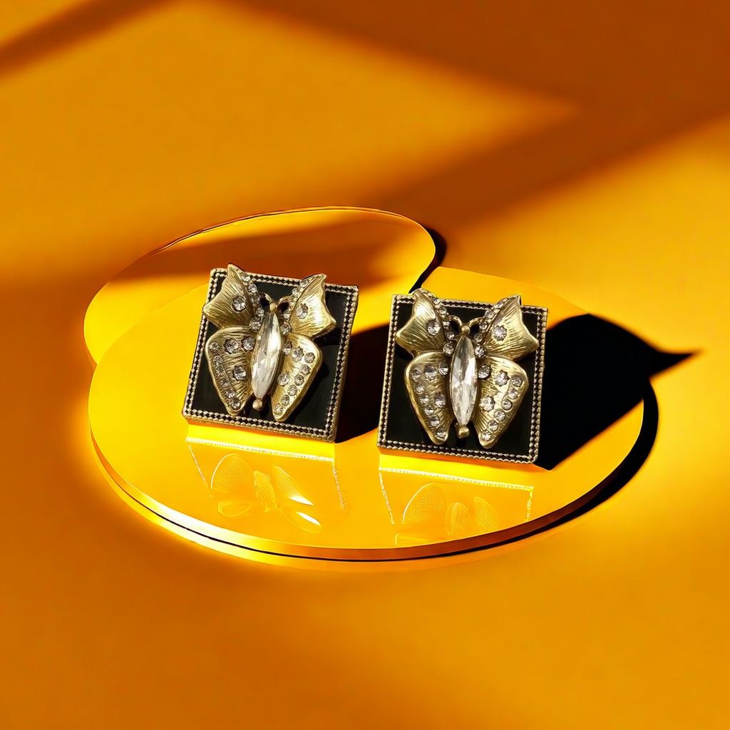 【SUGEBEINI】 Golden butterfly-inlaid stud earrings with a niche design and retro style ZEH00068 Item Picture