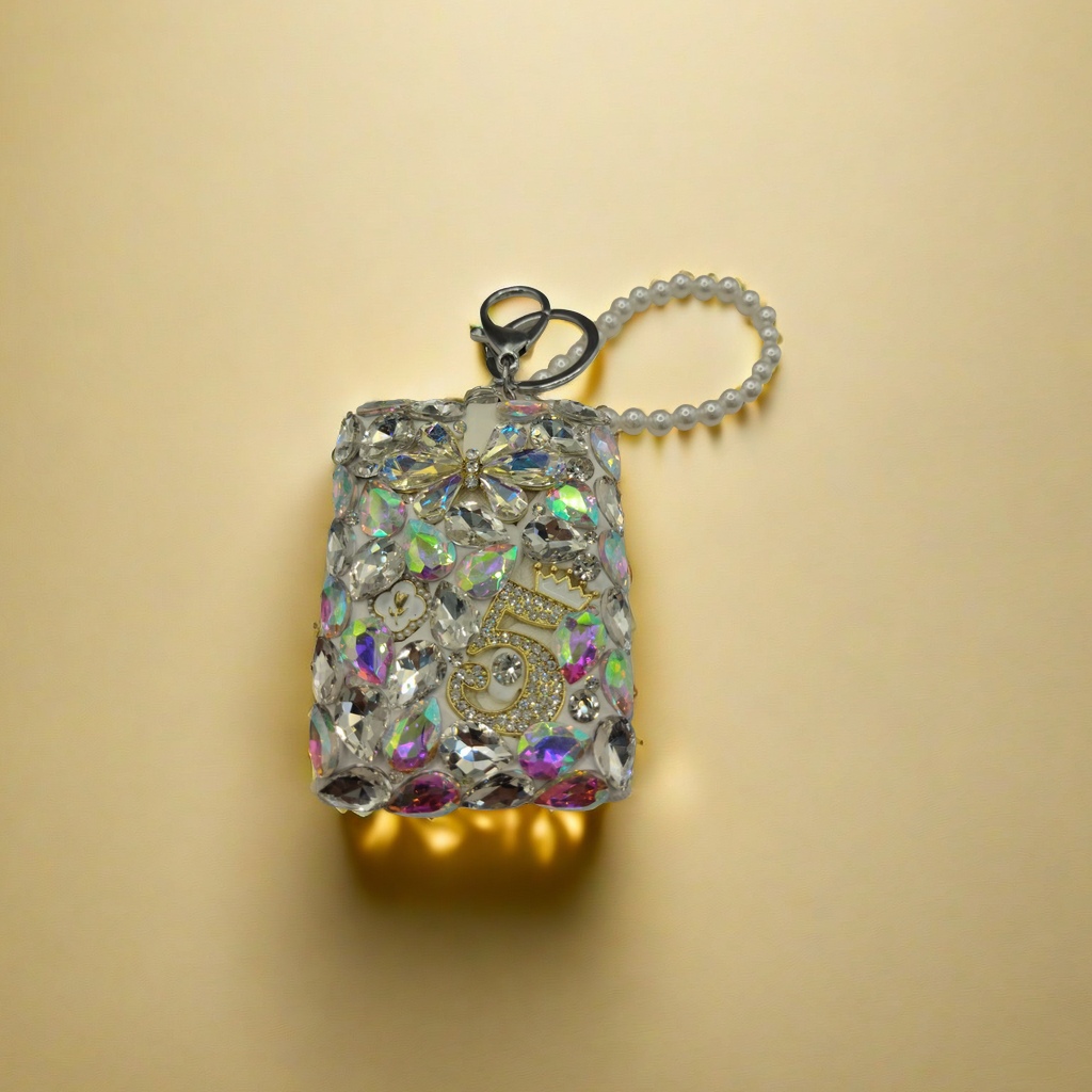 Rhinestone inlaid phone case, flat-bottomed glass, diamond claws, rhinestone decoration, clothing accessories, stickers, ornaments and accessories Application Scenario