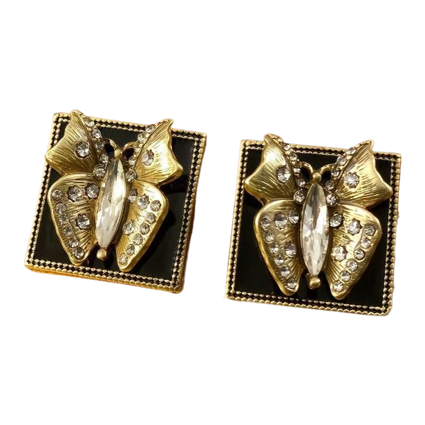 【SUGEBEINI】 Golden butterfly-inlaid stud earrings with a niche design and retro style ZEH00068 Application Scenario
