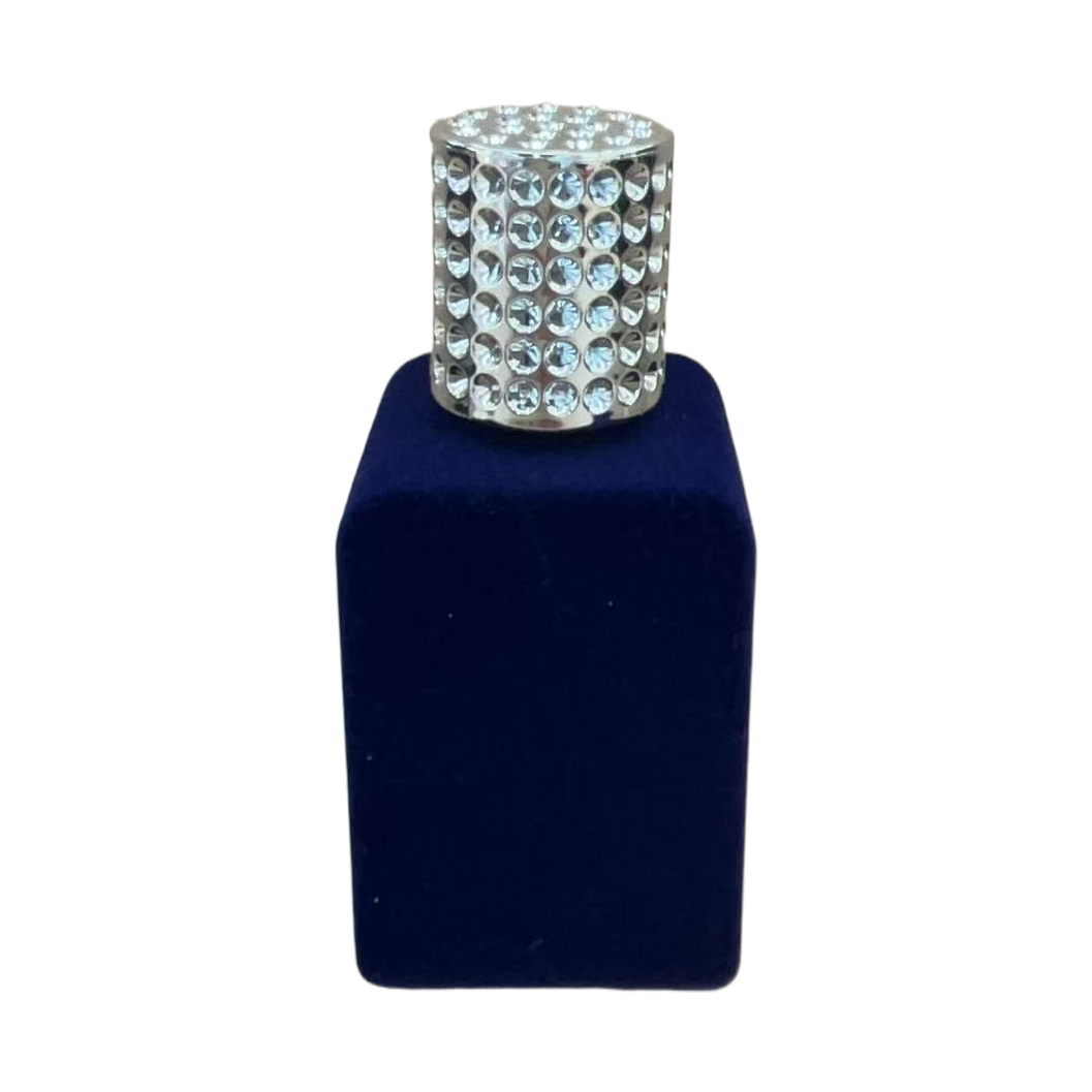 السيدة (شالانا) ذات العطور الزرقاء الجميلة Item Picture
