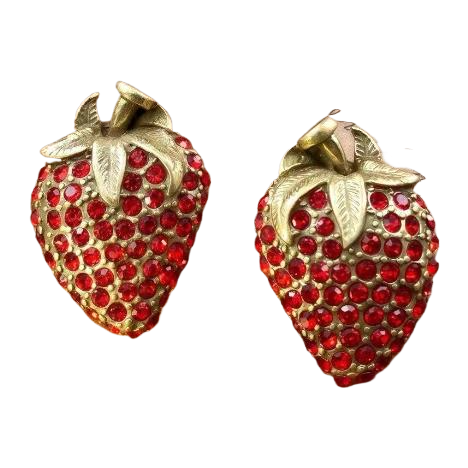 【SUGEBEINI】 Retro red strawberry stud earrings with a sweet and cool style, vintage full-diamond strawberry ZEH00193 Item Picture