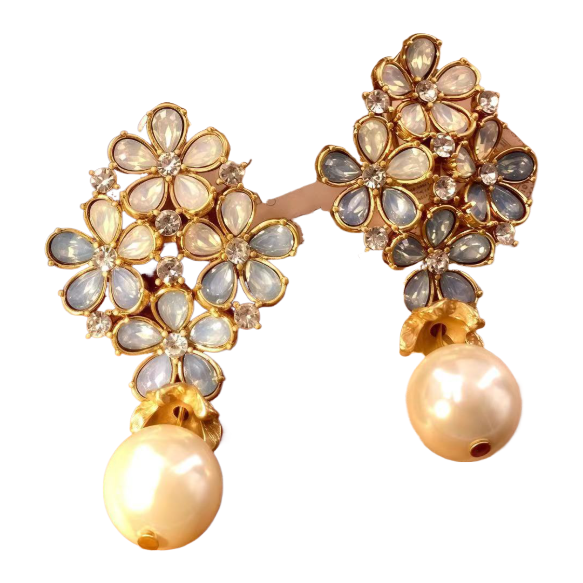 【SUGEBEINI】 Vintage court style earrings with a retro, light luxury and high-end feel, heavy craftsmanship flower stud ZEH00313 Item Picture