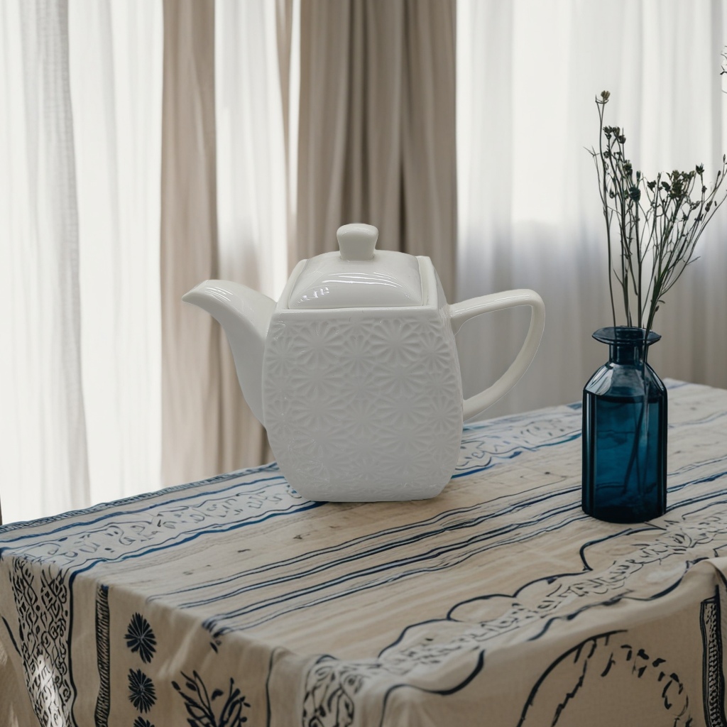 A simple Nordic-style white ceramic teapot and tea set for home use Specification image