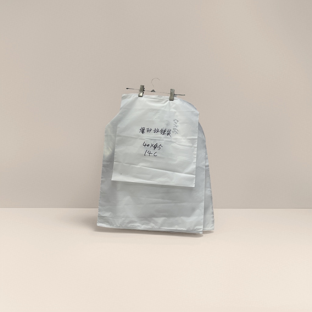 White plastic bags are reusable, eco-friendly, large-capacity shopping bags, and household storage bags