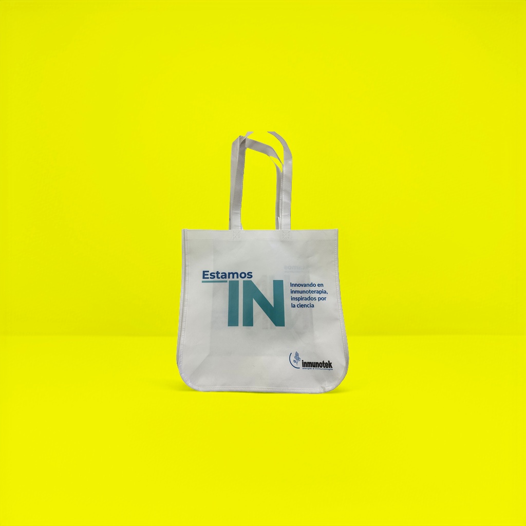 The white handbag is a simple, fashionable and large-capacity shopping bag Application Scenario