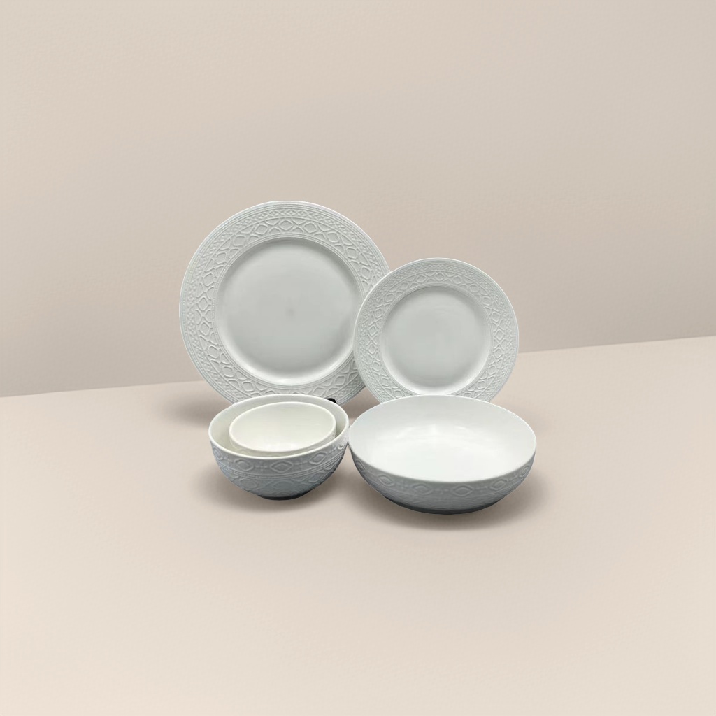 White ceramic tableware plates and bowls, a simple home dinner plate set