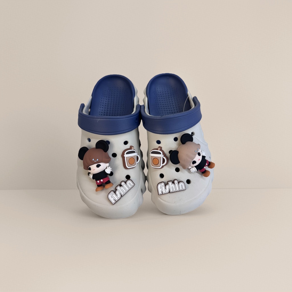 Cartoon crocs, fashionable decorative anti-slip casual shoes, breathable and comfortable home slippers Application Scenario