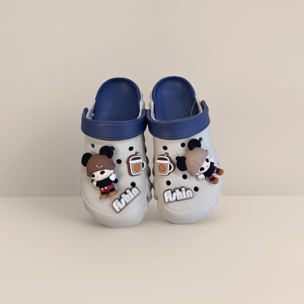 Cartoon crocs, fashionable decorative anti-slip casual shoes, breathable and comfortable home slippers details Picture