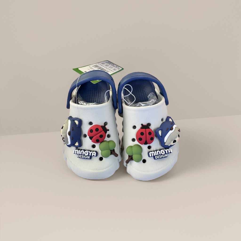 Cartoon crocs, fun decorative anti-slip soft-soled children's shoes Application Scenario