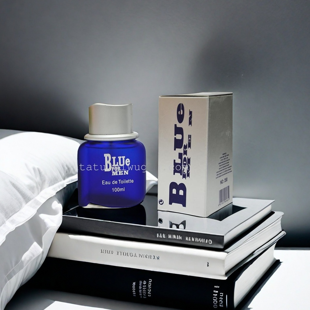 The blue men's perfume bottle is elegant, fresh and leaves a lasting fragrance details Picture