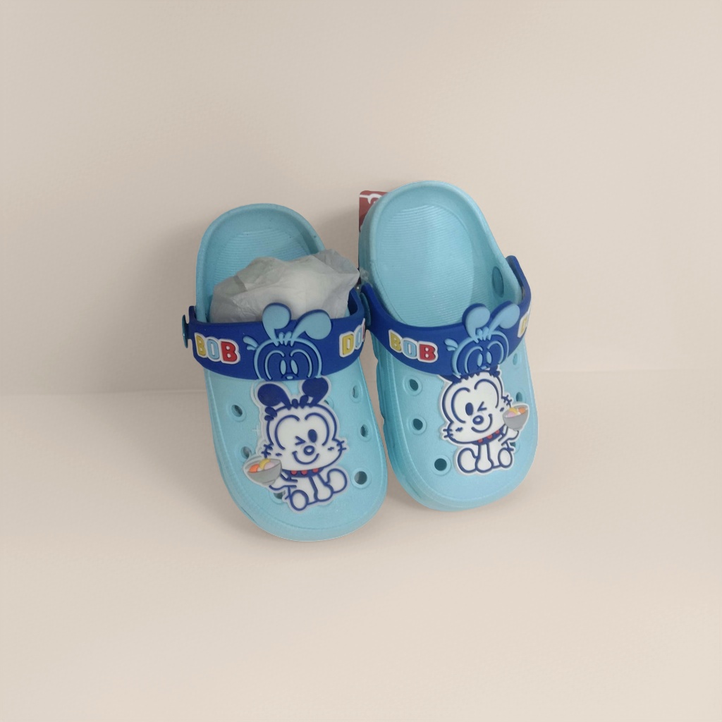 Cartoon-patterned children's slippers with soft soles and anti-slip properties for home use Application Scenario