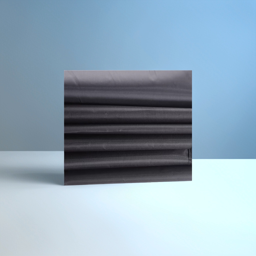 Factory direct supply of 210D polyester Oxford cloth bag fabric. The inner lining of the handbag is encrypted with waterproof silver coating Application Scenario