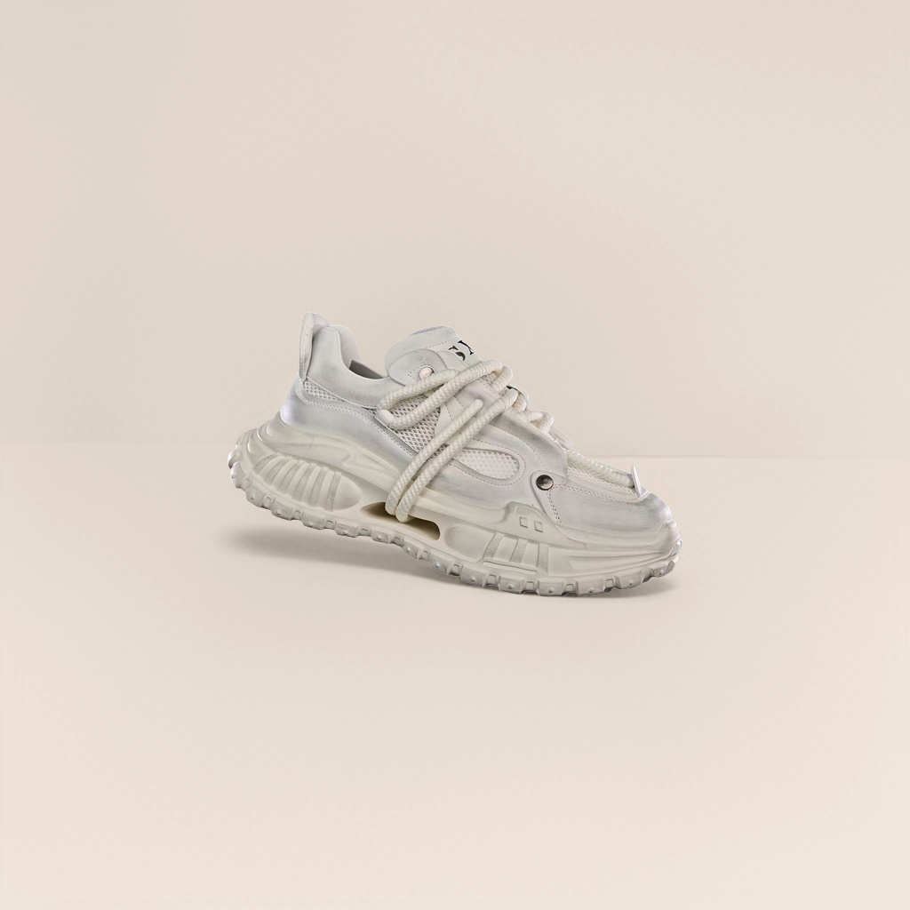 White sports shoes are breathable, comfortable, anti-slip and wear-resistant, suitable for both men and women