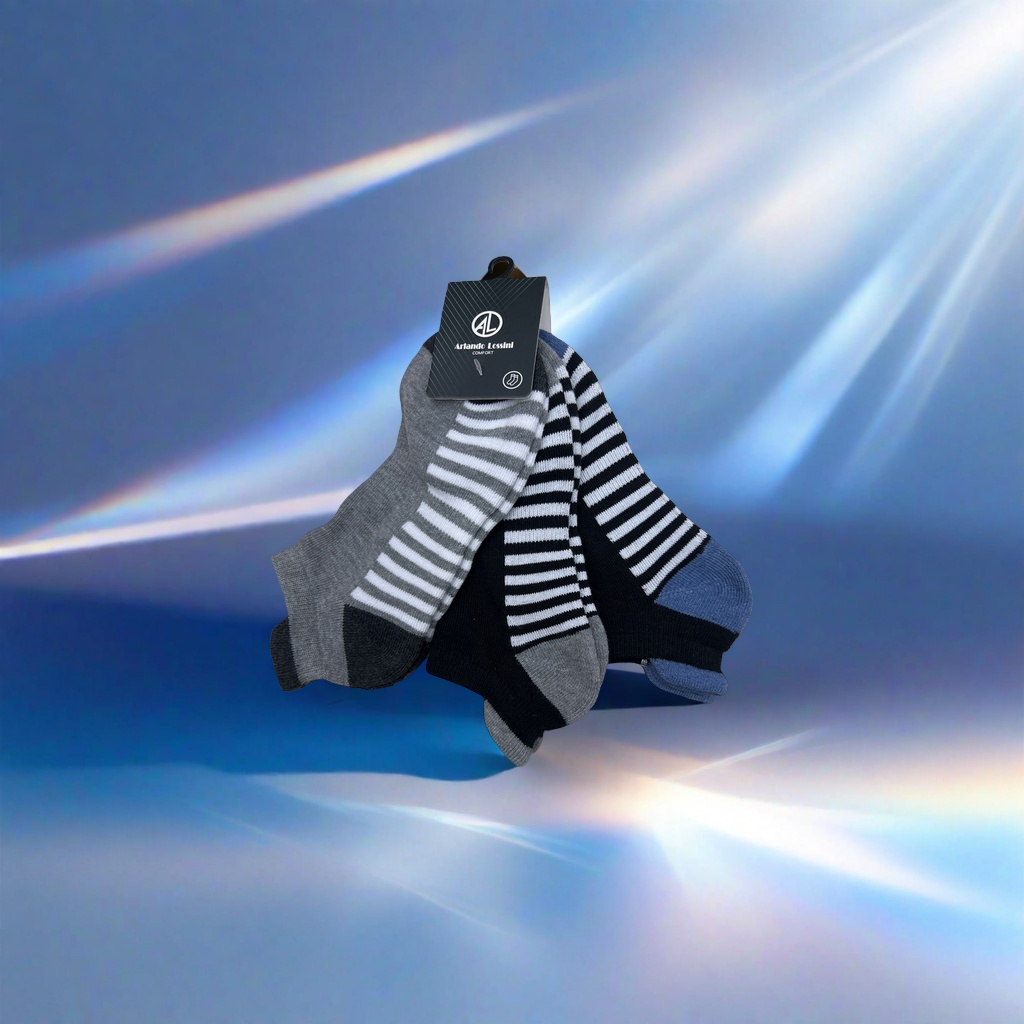 Three pairs of striped short socks are comfortable, breathable, soft and thick