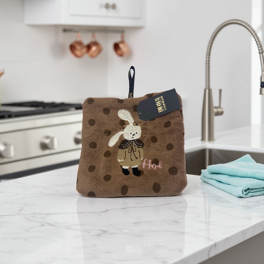 The plush fabric rabbit pattern thickened towel is soft and has good water absorption details Picture