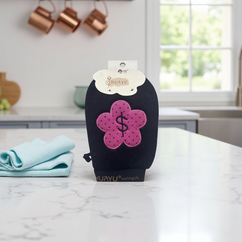Black bath scrubbing towel with pink flower pattern exfoliating and cleaning bath wonder details Picture
