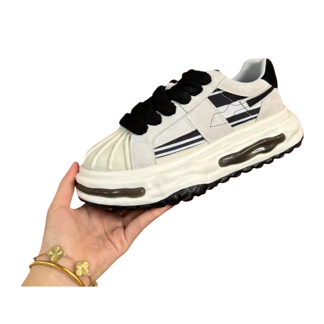 Lightweight and breathable running shoes for men and women, comfortable and anti-slip, large size with thickened soles Item Picture