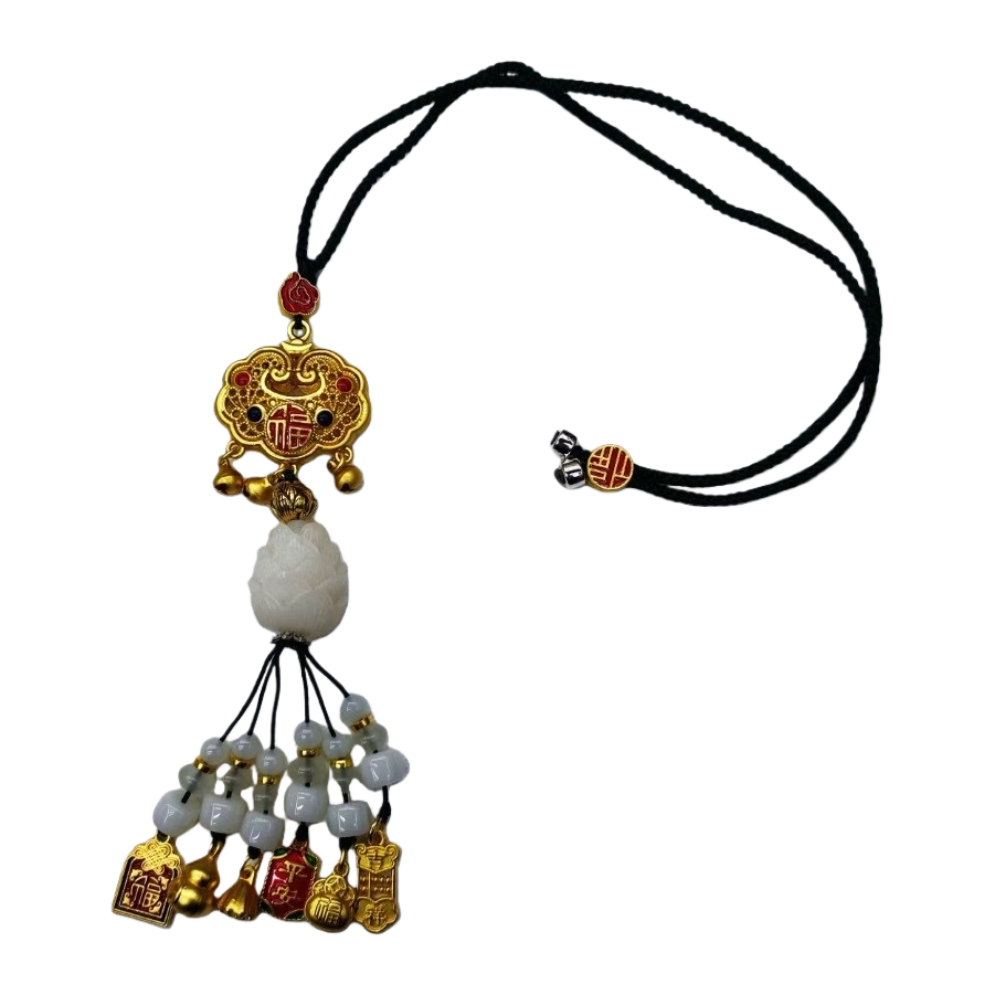 A simple and fashionable Chinese-style jade carved necklace as a gift for girls Item Picture