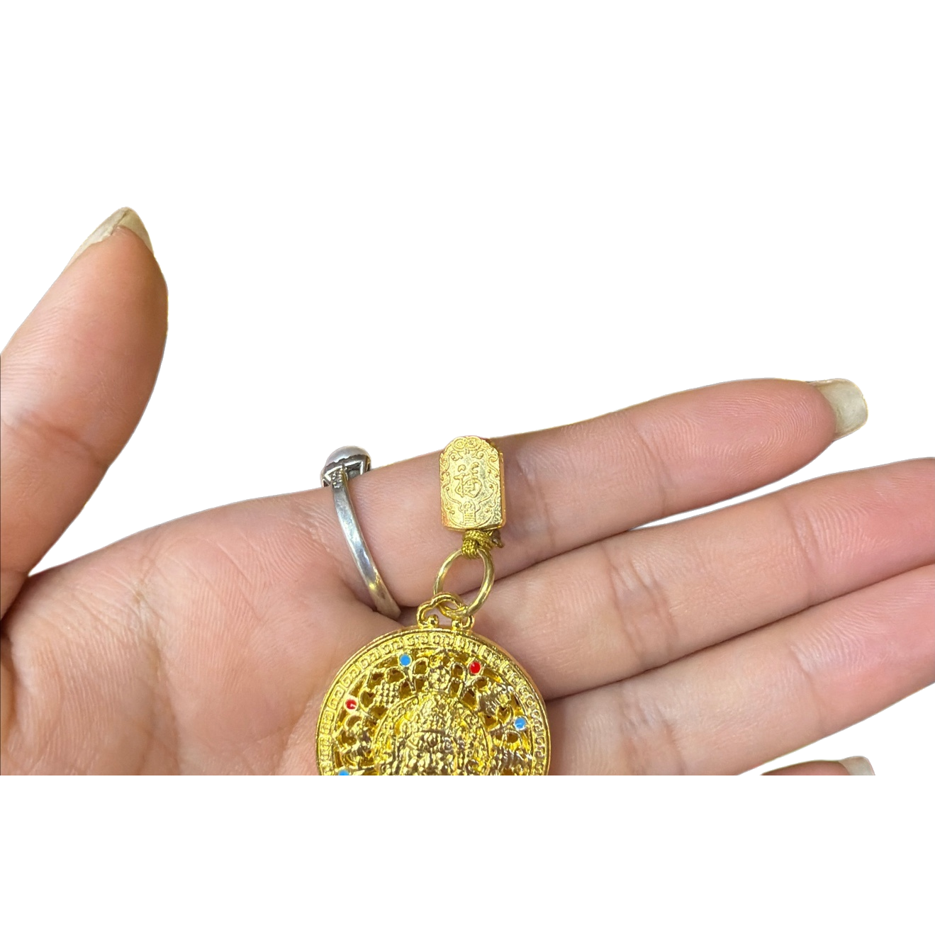 A simple, fashionable and versatile necklace with golden jewelry pendant as a gift for girls Item Picture