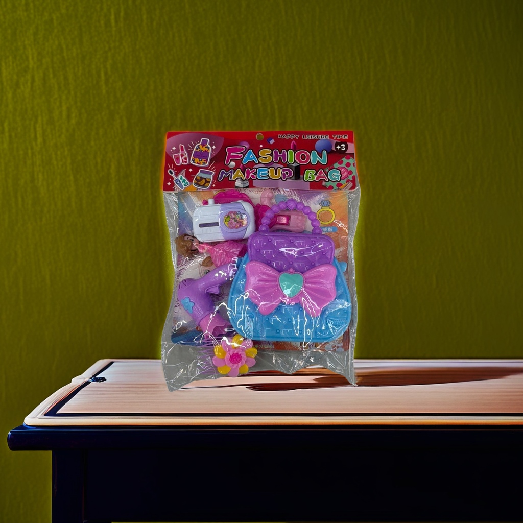 The children's toy makeup bag set is cute in design, portable for storage and comes in a gift box details Picture