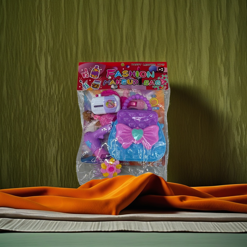 The children's toy makeup bag set is cute in design, portable for storage and comes in a gift box Specification image