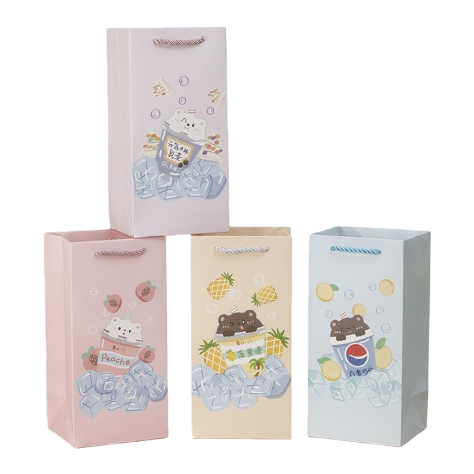 可爱卡通图案+纸袋白底实物图
