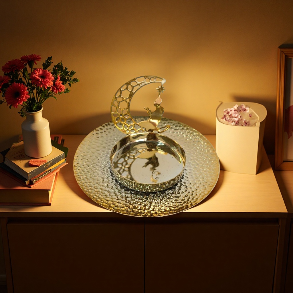 Golden moon and character-shaped metal decorative items, home decorative items, artistic decorative items