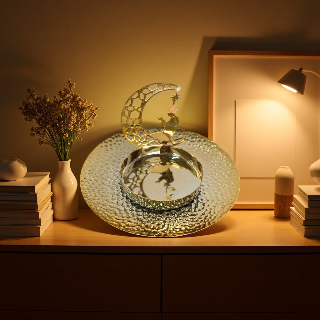 Golden moon and character-shaped metal decorative items, home decorative items, artistic decorative items Application Scenario