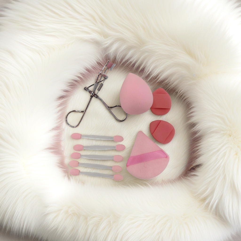 The three-piece makeup tool set of egg eyelash curler and sponge stick is a perfect moisturizing, softening and volumizing makeup tool