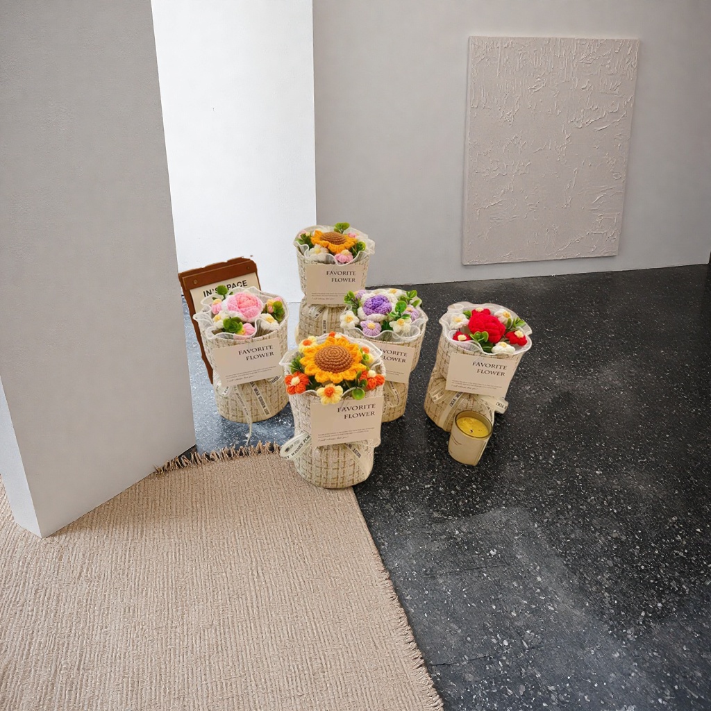A hand-woven bouquet of exquisite preserved flowers in a gift box is a birthday present for my girlfriend's mother details Picture