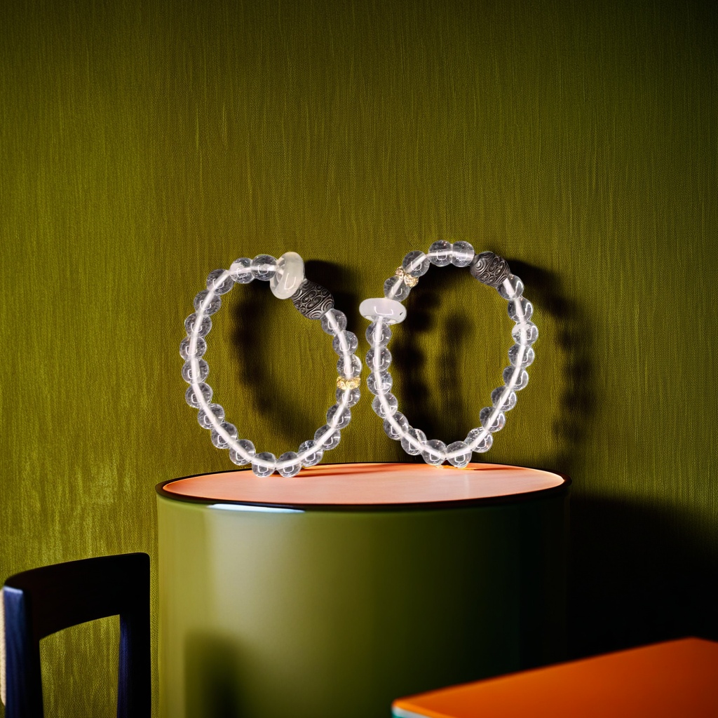 Transparent bead bracelet for women, a fashionable and simple daily wear accessory Application Scenario