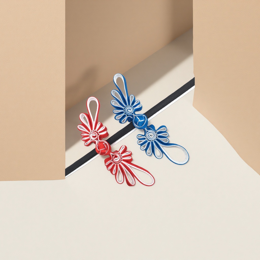 Red, white and blue Chinese knot pendant woven decorative item, New Year mascot