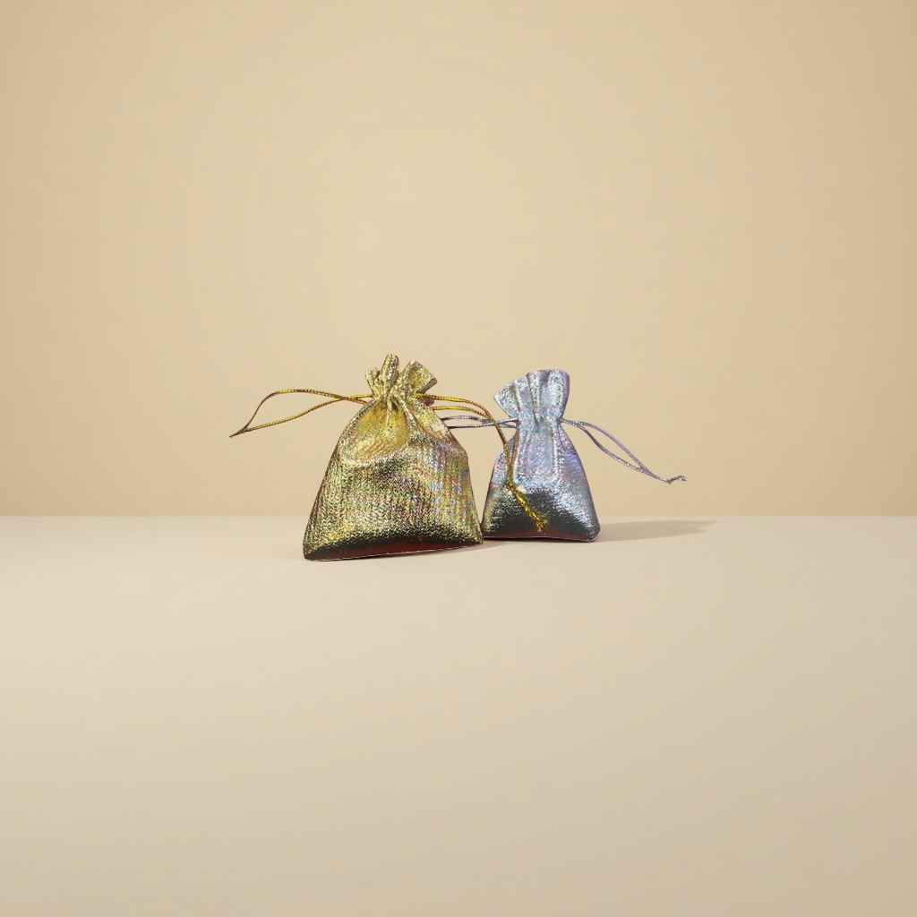 Gold and silver drawstring bags, large thickened reusable eco-friendly bags, shopping bags, storage bags Application Scenario