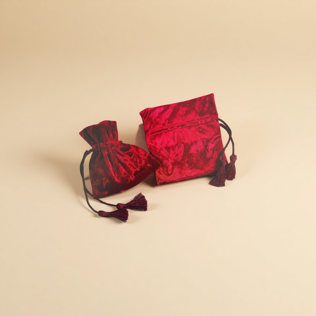 The red velvet cloth bag storage bag has a large capacity and can be reused Application Scenario