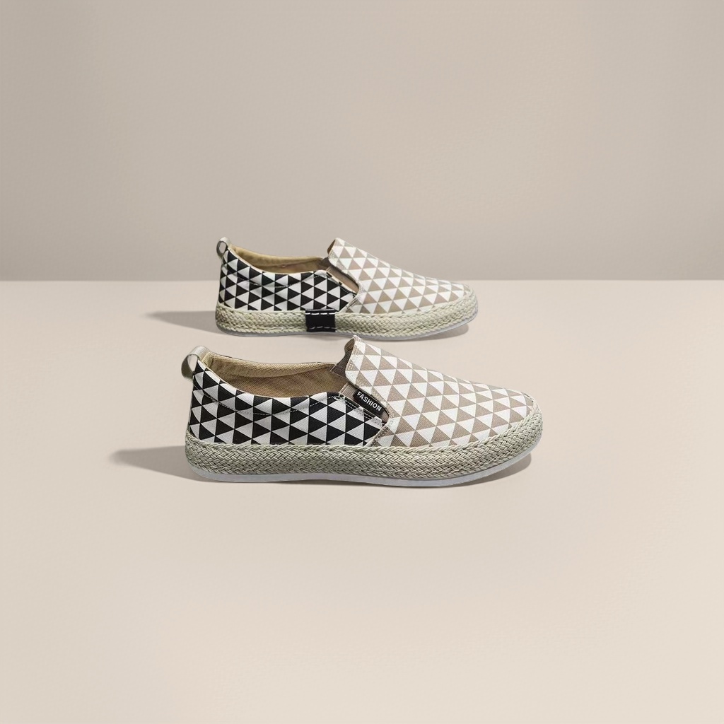 Fashionable casual shoes are comfortable, breathable and lightweight. They are suitable for women and men's daily wear details Picture