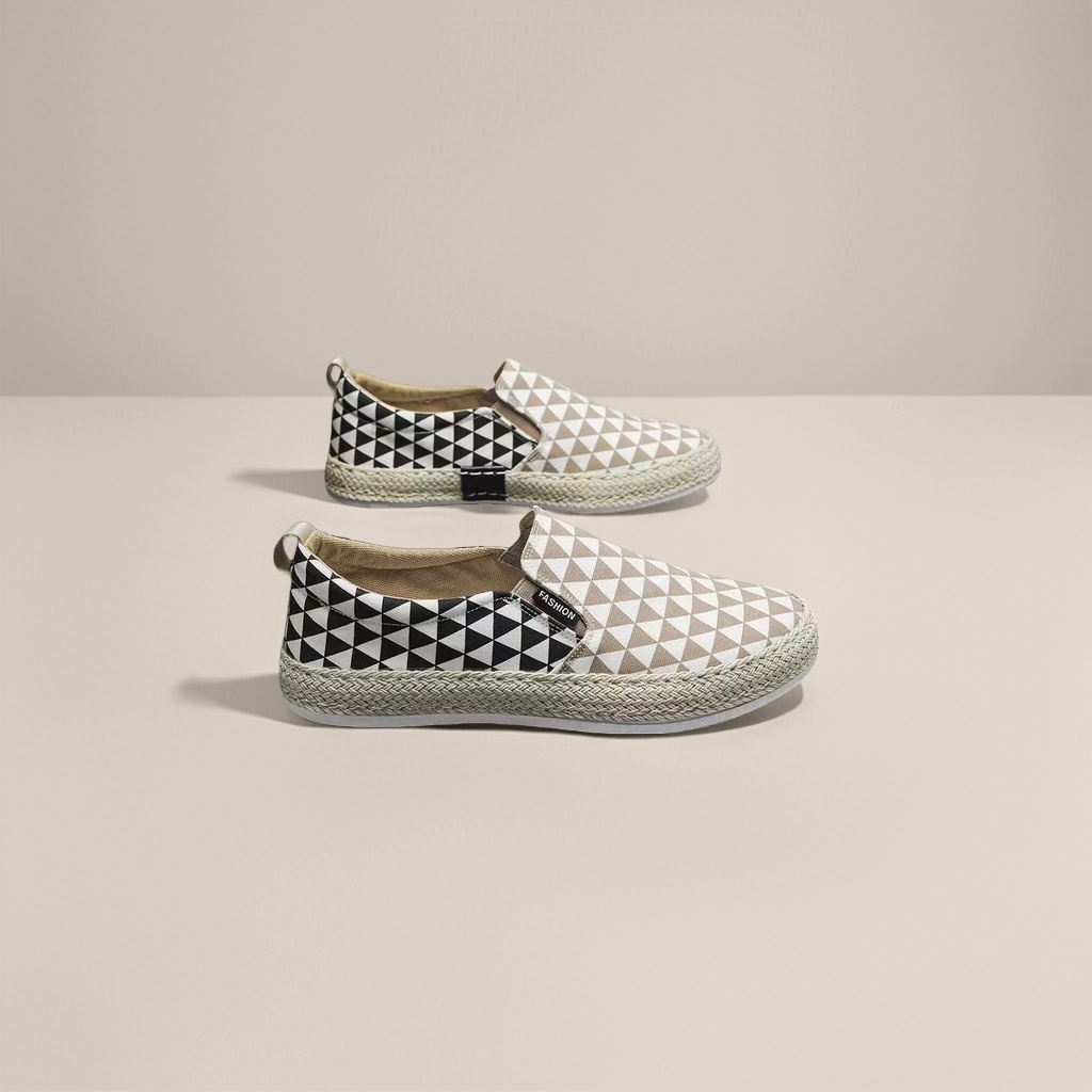 Fashionable casual shoes are comfortable, breathable and lightweight. They are suitable for women and men's daily wear
