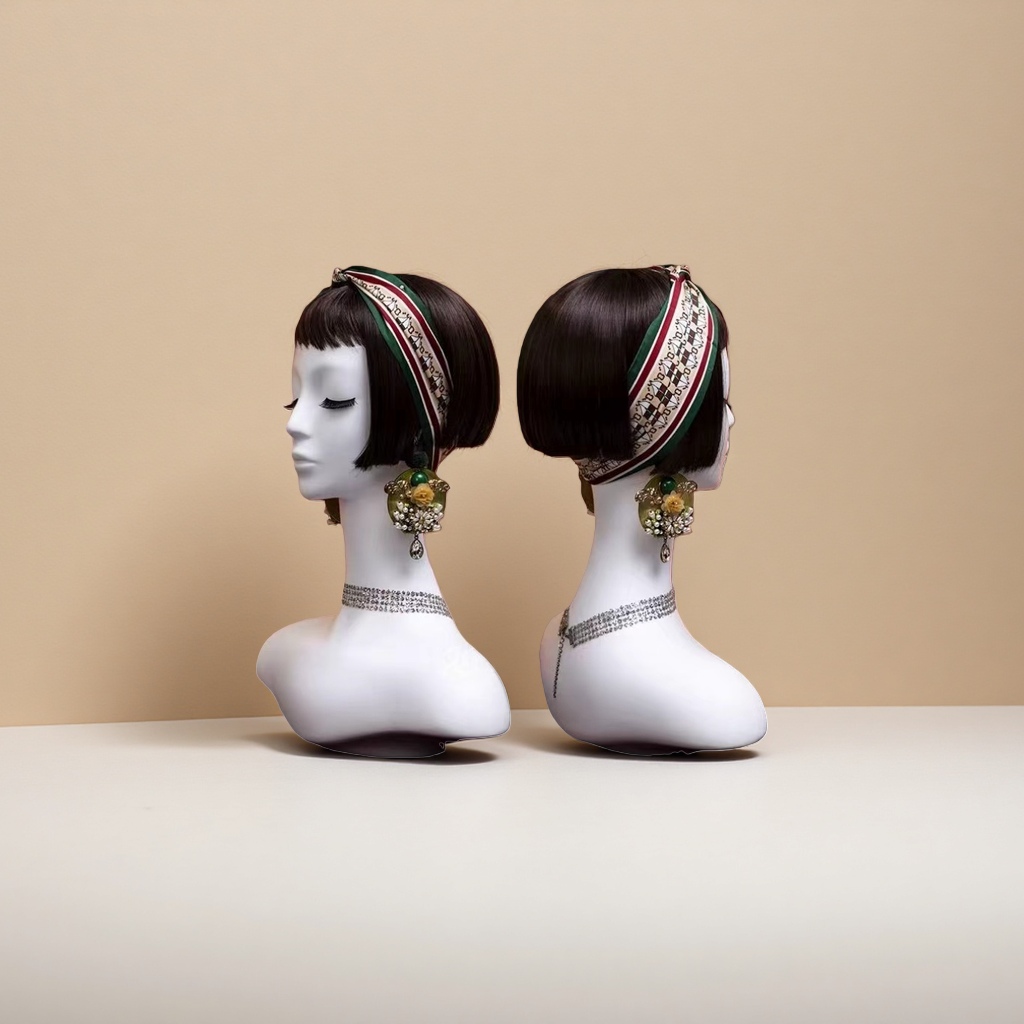 The mannequin shows a wide head Application Scenario